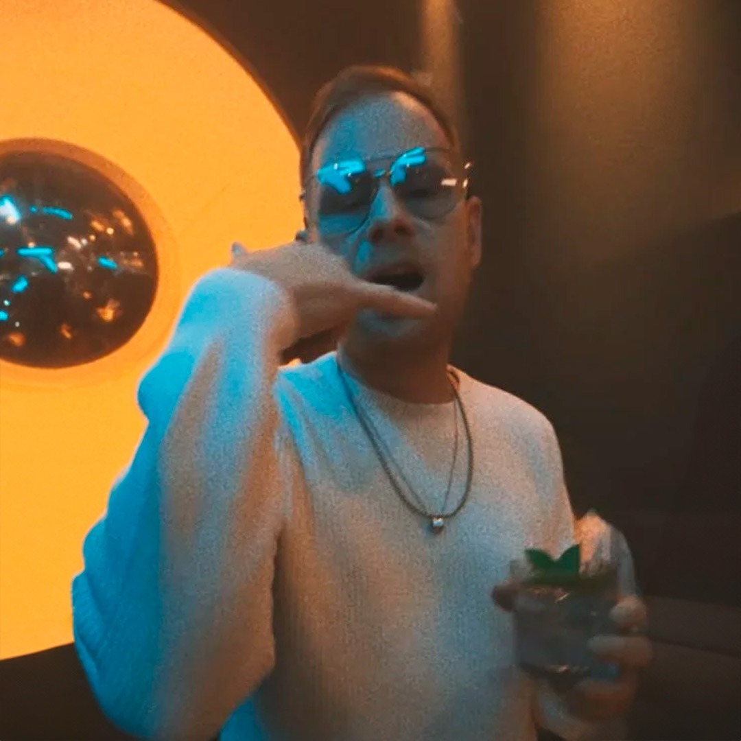 Bar Tausend - Peter Fox - Music Video - Toast