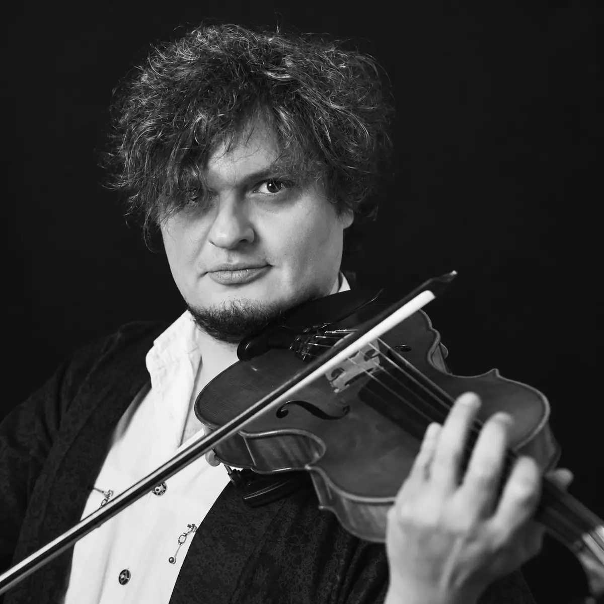 violin / live act 5 String Theory — Bar Tausend Berlin violin / live act 5 String Theory — Bar Tausend Berlin