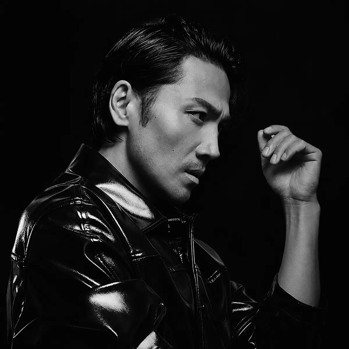 DJ / vocalist Andy Roda — Bar Tausend Berlin DJ / vocalist Andy Roda — Bar Tausend Berlin