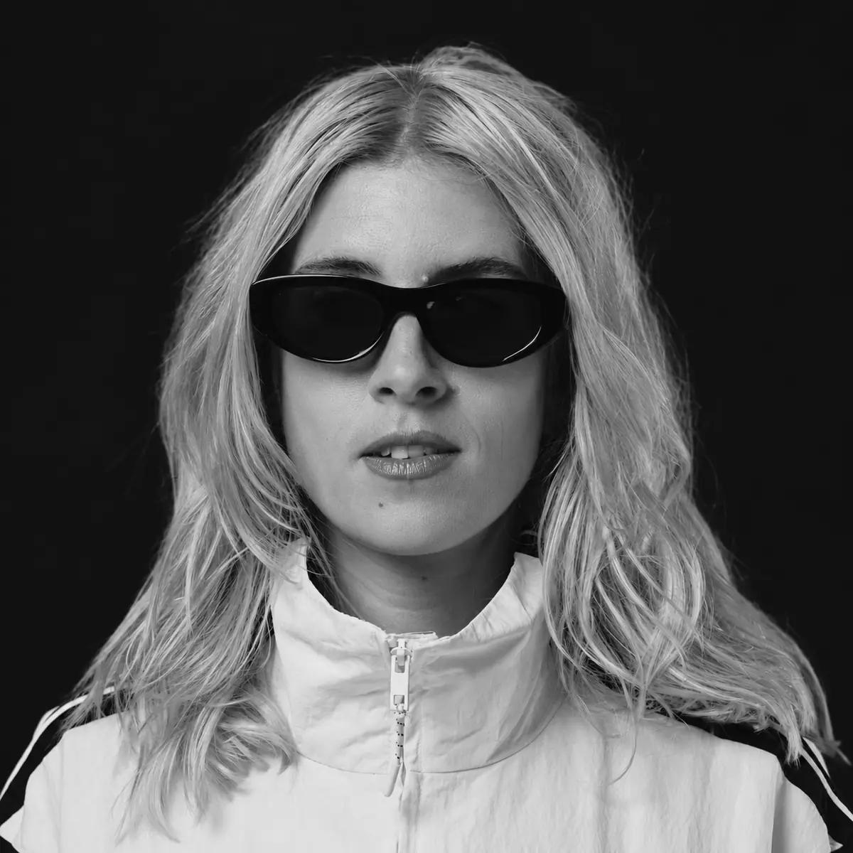 DJ / vocalist Bandite — Bar Tausend Berlin DJ / vocalist Bandite — Bar Tausend Berlin